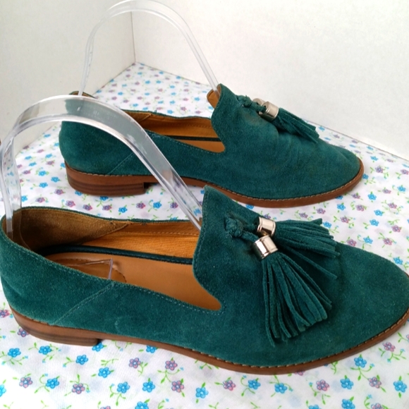 Franko Sarto Green Suede Flats Size 7 moccasins Tassel Gold Hardware - Picture 3 of 9